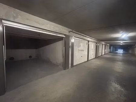 garage/stationnement à vendre