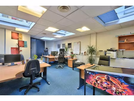 location locaux professionnels 31 m² à saint-cloud (92210)  1 200 €