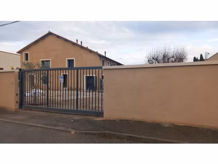 location locaux professionnels 1 pièce 53 m² à le pontet (84130)  780 €