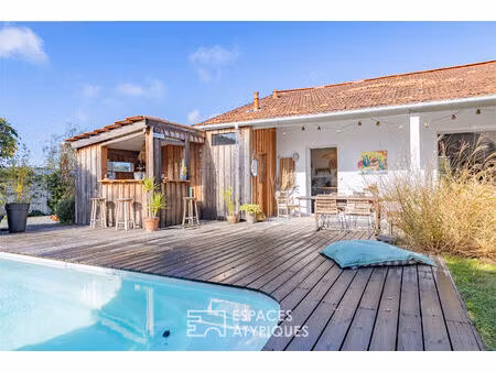 ancienne longère revisitée avec piscine et jardin arboré