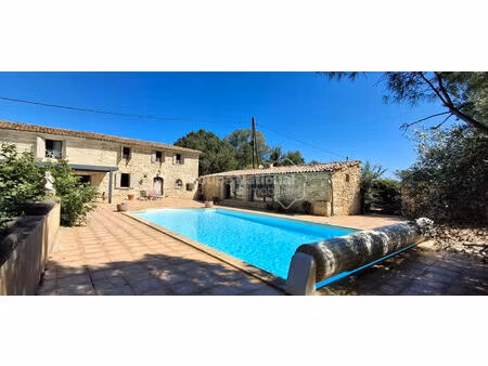 authentique mas en pierre avec dépendances et piscine