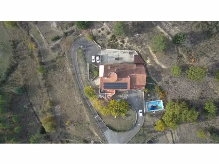 couiza-grande villa dominante avec jardin   piscine et vue p