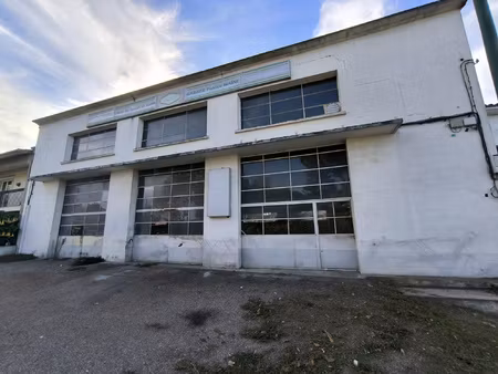 ancien garage de 233 m2 avec sous-sol