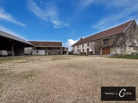 corps de ferme (premier voisin à plus de 150 m  idéal pour é