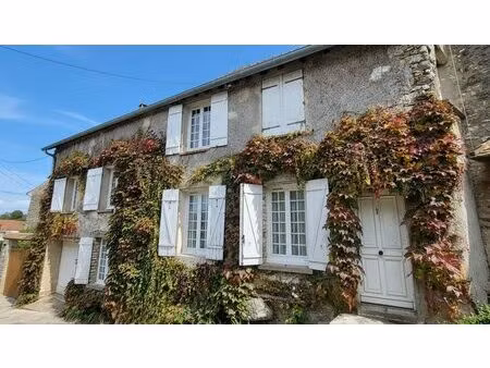 maison ancienne pleine de charme avec jardin et potentiel