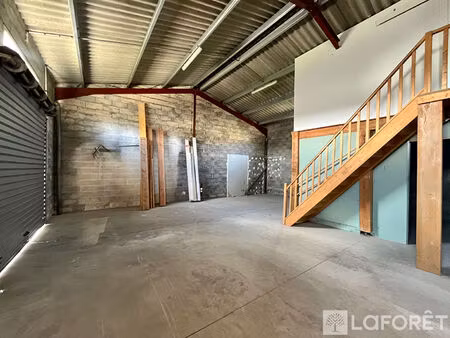 entrepôt + bureaux - 170m²
