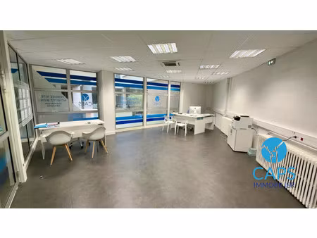 local professionnel de 50m2 en hypercentre de cahors.