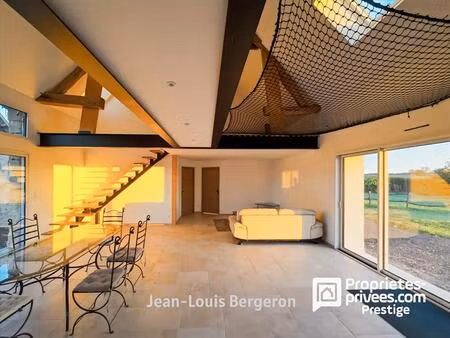 longère réinventée avec intérieur contemporain .vallée de cousse