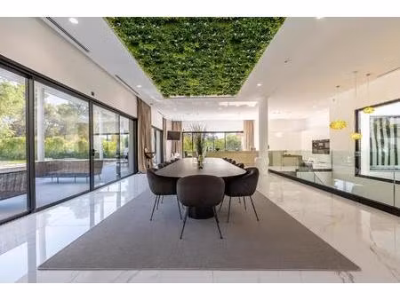 somptueuse villa de plus de 1 300m² au nord de montpellier