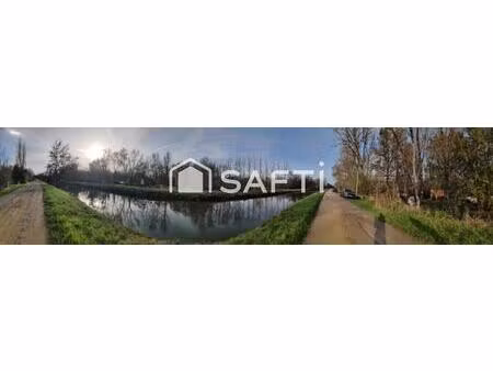 jolie terrain avec chalet