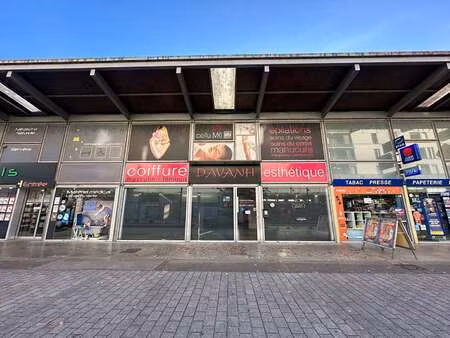 location bureaux et commerces à saint-jacques-de-la-lande (35136) : à louer / 186m² saint-