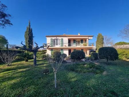 maison avec 2 habitations et grand terrain