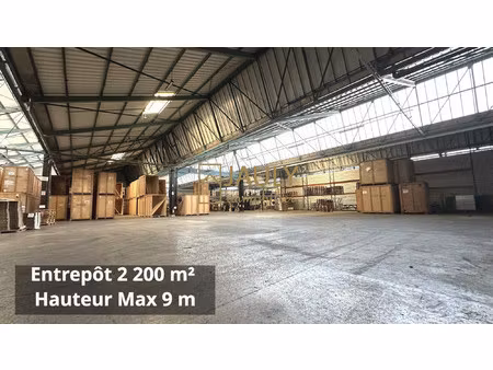 entrepot 2 200 m² à 12 500 € tout compris - z.i (77)