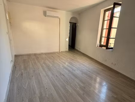 location maison 3 pièces 73m² st gilles 30800