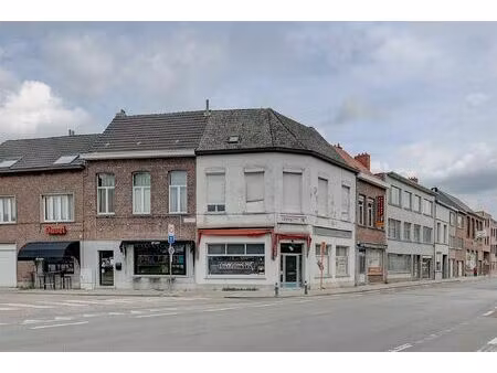 hoekperceel met vergunning voor 3 appartementen