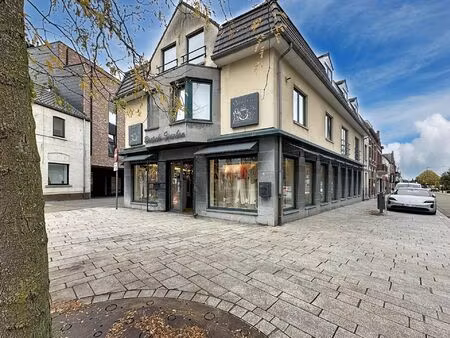 ruim handelspand met kantoor en keuken op toplocatie.