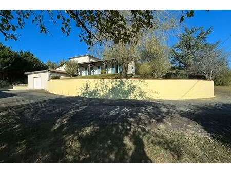 à vendre maison 8 pièces de 175 m2 sur parcelle de 3500 m2 à montvalen 81630