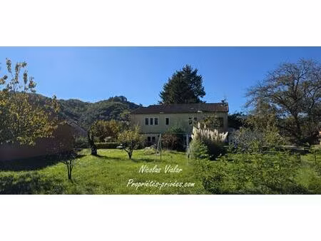 maison de 163 m2 avec appartement indépendant et entrepôt de 90 m²