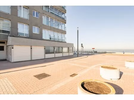 horeca pand gelegen op een top locatie  op de hoek van de zeedijk-knokke en het lichttoren