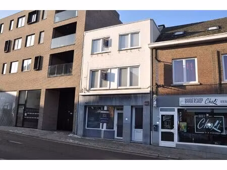 uniek handelspand van 110m² met duplexappartement met 3 slpk in lanaken centrum