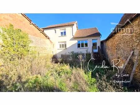 maison de village t4 à aubas  95 m² à rénover