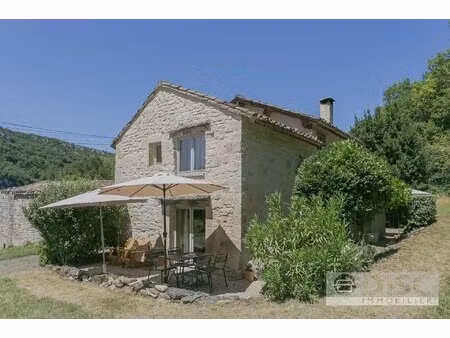 belle maison moderne conçu par architecte avec petit jardin et pigeonnier remarquable.