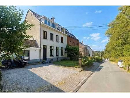 charmant duplex situé à rixensart !!