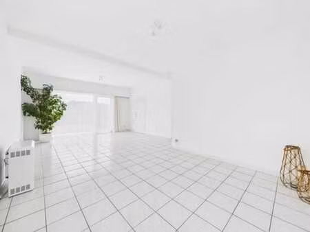 *** vendu ***par iva commission de 1 a 2% htva