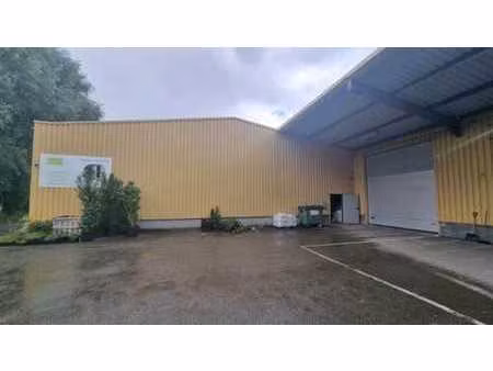 bâtiment industriel avec entrepôt et bureaux à louer