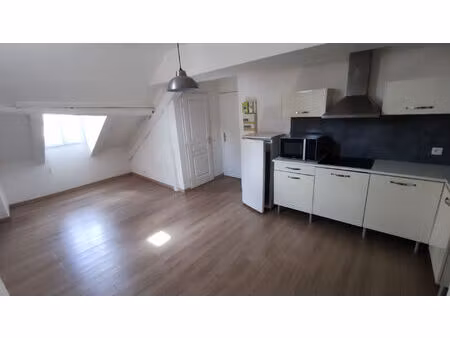 bel appartement 2 pièces mansardé