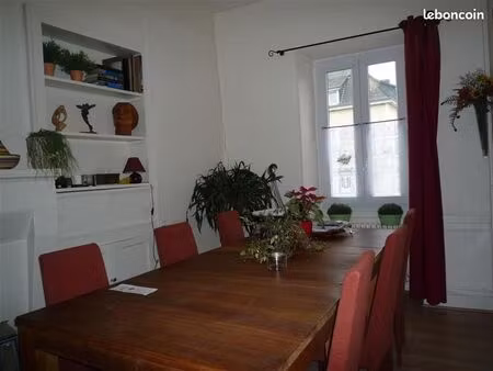 maison de ville 120 m² 3 ch  salle de jeux  dépendance  cour