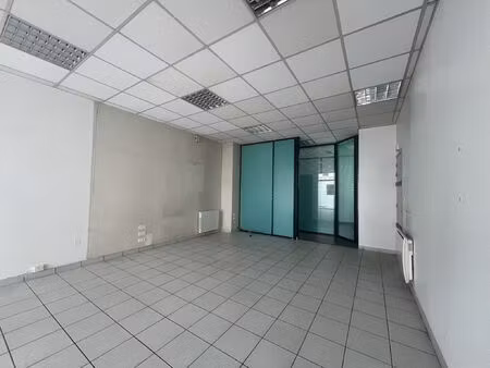 location commerce 94 m² à le mans (72000)