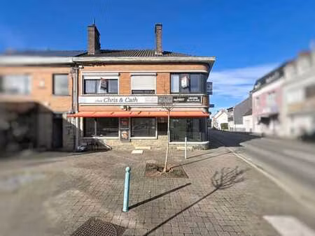 immeuble mixte profitant d'une excellente visibilité