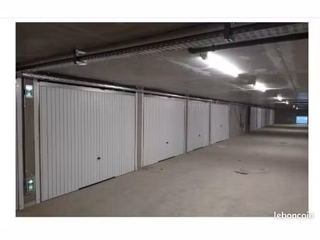 garage box parking sous sol stockage cité berliet