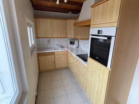 t2 76 m2  grenier et 2 stationnement.