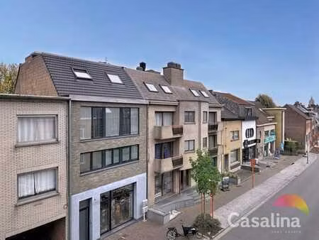 immeuble mixte comprennant 2 commerce et 4 habitations