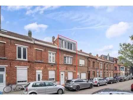 centraal gelegen rijwoning met 2 ruime slaapkamers nabij ...