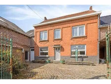 maison de caractère à rénover avec grange
