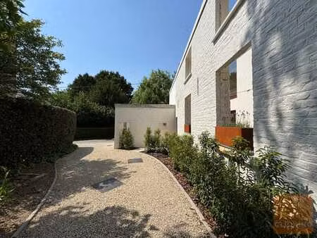 habiter intelligemment avec style : maison entièrement ré...