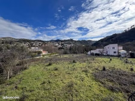 terrain 1093 m² tourrette levens