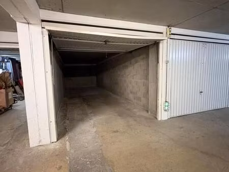 garage/box 25 m² lyon