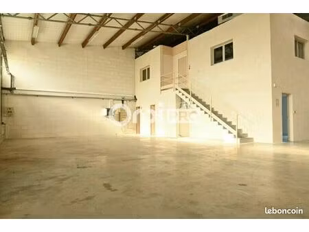 local d'activité 152 m²