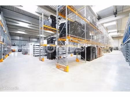 local d'activité 2 393 m²