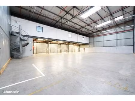 local d'activité 556 m²