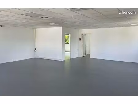 location bureau bouc bel air 140m²