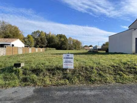 vente terrain à saint-hilaire-le-vouhis (85480) : à vendre / 1562m² saint-hilaire-le-vouhi