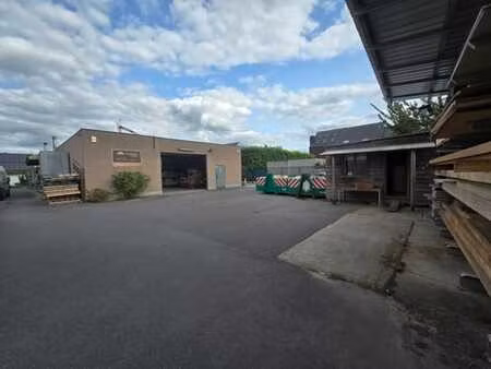 dépôt de 350m² avec espace d'exterieur à vendre!