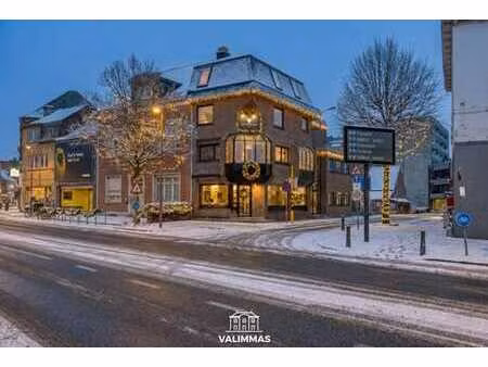 centrum asse: ruime handelswoning met terras en grote garage