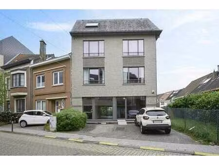 rez commercial / stockel