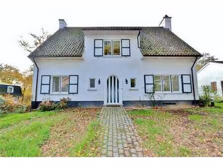 belle villa à dworp dans le quartier